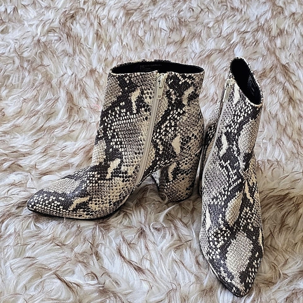 Steve Madden Women's Snake Print Leather Heeled Boot  Size 8.5M 🌴